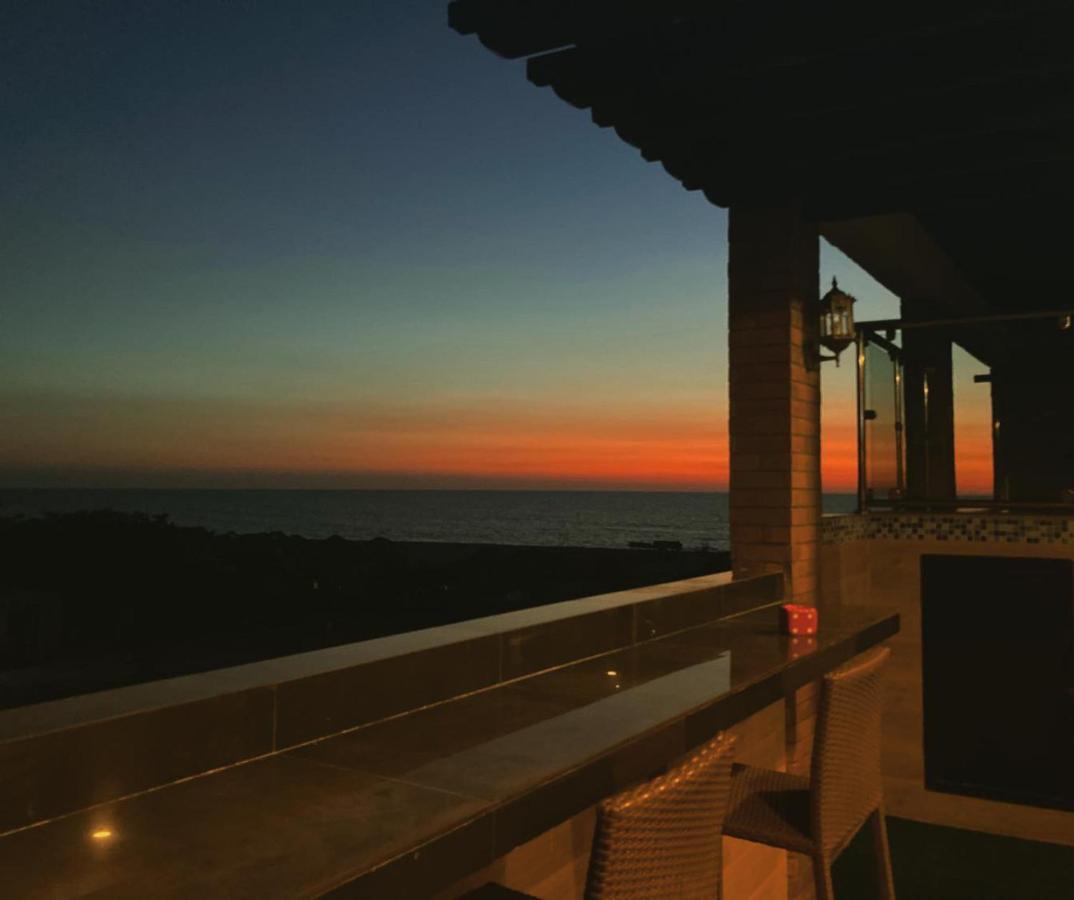 The Palms Resort & Bar San Narciso Exterior photo