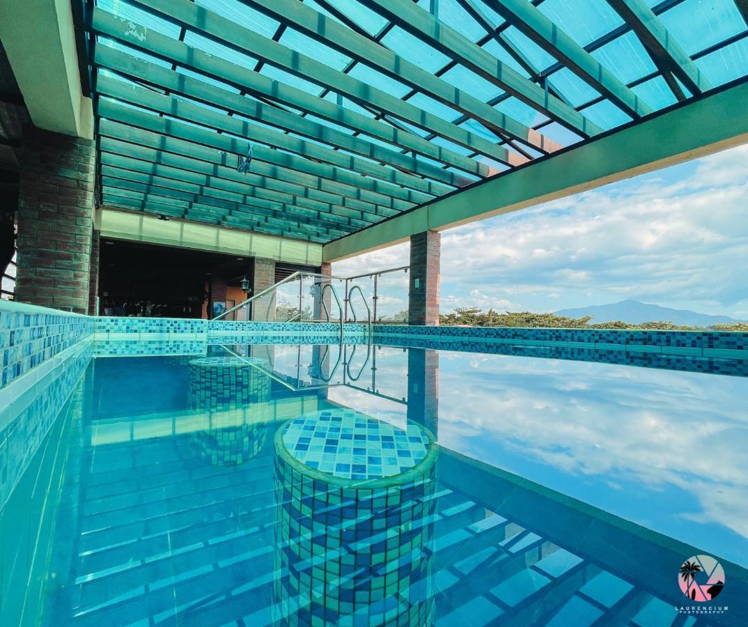 The Palms Resort & Bar San Narciso Exterior photo